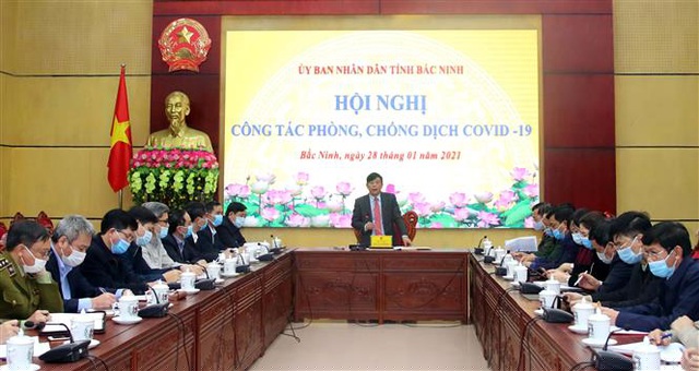  Ông Ngô Tân Phượng - Phó Chủ tịch UBND tỉnh Bắc Ninh chủ trì cuộc họp phòng chống dịch Covid-19  tối 28/1.