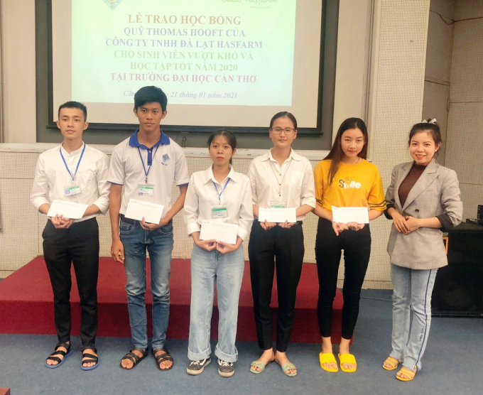Trao học bổng cho sinh vi&ecirc;n tại Trường Đại học Cần Thơ