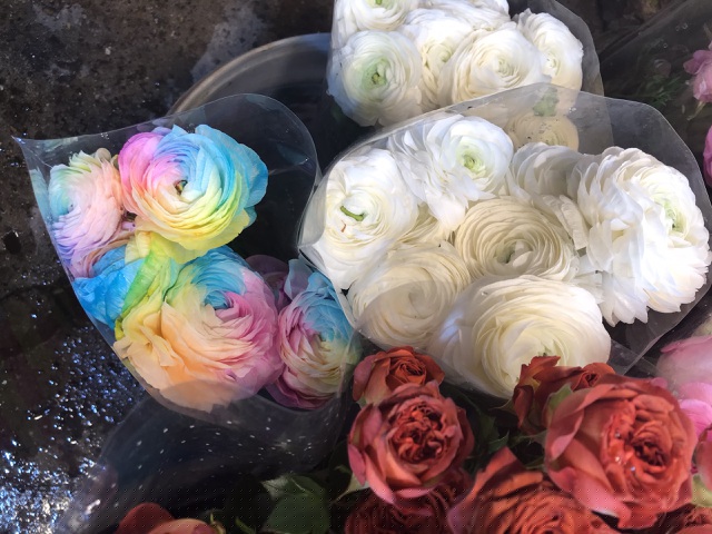 Rất nhiều loại hoa về hàng phục vụ dịp Tết