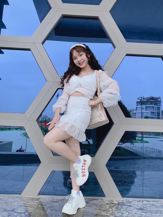 Những clip của Thảo đa số đều đơn giản v&agrave; thể hiện sự ng&acirc;y thơ của tuổi 17.