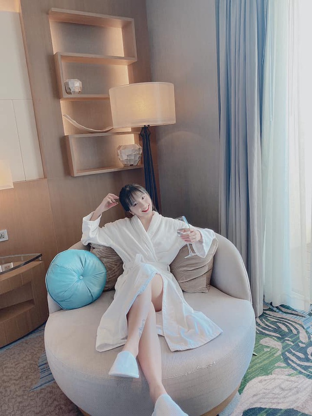 Hiện tại, t&agrave;i khoản TikTok của Kh&aacute;nh Huyền đ&atilde; đạt hơn 6 triệu lượt theo d&otilde;i.