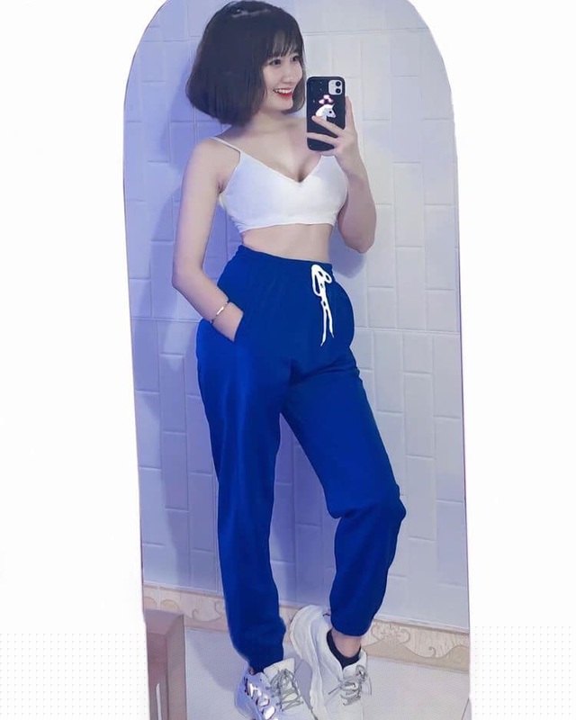 Kh&ocirc;ng chỉ c&oacute; gương mặt đẹp, hot girl 17 tuổi c&ograve;n c&oacute; body đ&uacute;ng chuẩn.