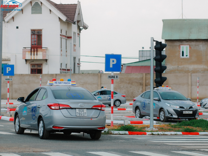 Một trong những hệ thống sân bãi, xe tập lái, trang thiết bị hiện đại của Trường Trung cấp nghề Bắc Miền Trung.