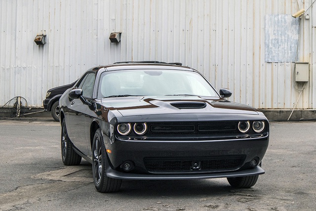 Hiện đơn vị ph&acirc;n phối chưa c&ocirc;ng bố gi&aacute;, nhưng theo nhiều nguồn tin th&igrave; để sở hữu Dodge Challenger GT, kh&aacute;ch Việt sẽ phải bỏ ra kh&ocirc;ng dưới 3 tỷ đồng. Tại Mỹ, phi&ecirc;n bản n&agrave;y c&oacute; gi&aacute; khởi điểm 32.790 USD.