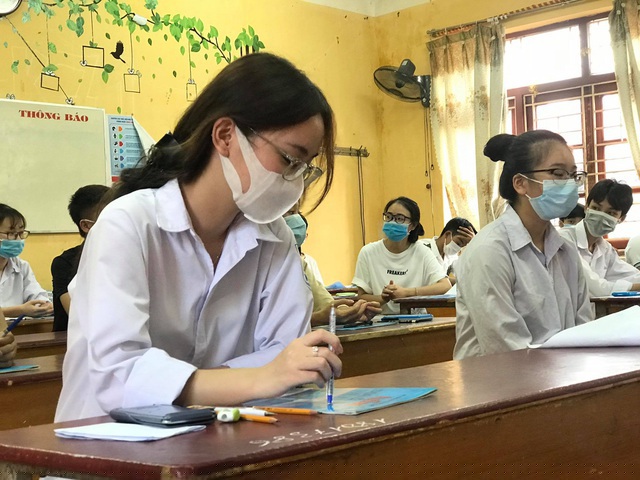 Trưởng ban Chỉ đạo công tác phòng, chống dịch Covid-19 thành phố Hà Nội Chử Xuân Dũng đã nhất trí cho học sinh trên địa bàn TP nghỉ Tết Nguyên đán Tân Sửu 2021 sớm hơn 1 tuần.