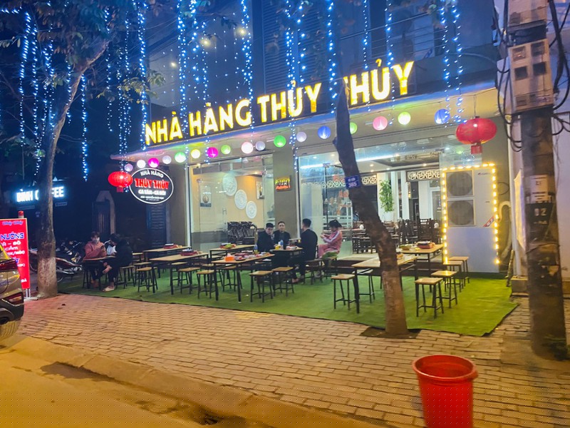 Quán ăn không có khách