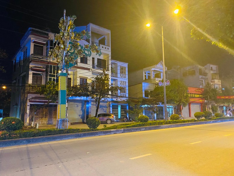 Có lẽ do thời tiết lạnh, cùng với tâm lý e ngại dịch bệnh nên dù là ngày cuối cùng của năm, người dân Yên Bái cũng không ra đường đi chơi như những năm trước nữa.