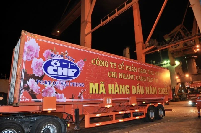 Cảng Hải Phòng chào đón mã hàng đầu tiên của năm mới 2022.