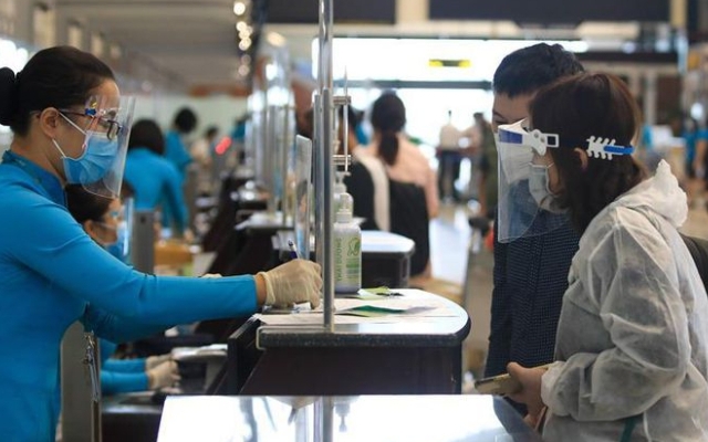 Biến chủng Omicron xuất hiện tại Việt Nam ảnh hưởng thế nào đến việc mở lại đường bay quốc tế?
