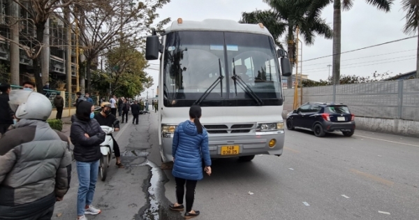 Quảng Ninh: Xe đưa đón công nhân gây tai nạn giao thông khiến một bé gái tử vong