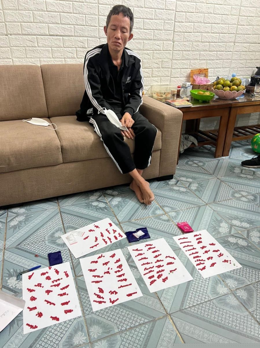 Đối tượng Nguyễn Văn Thanh và các tang vật thu giữ