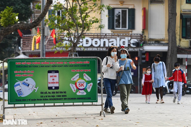 Không ít người đã tiêm đủ mũi vaccine mang tâm lý