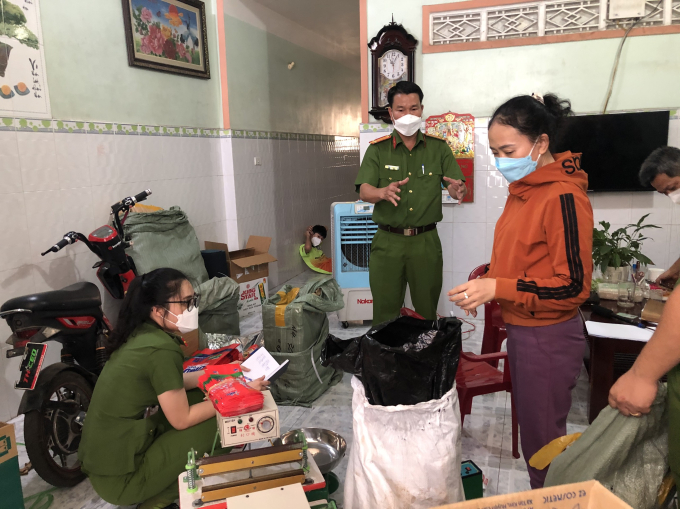 Tiến hành thu giữ nhiều xe tải liên quan đến đường dây mua bán, sản xuất hàng giả.