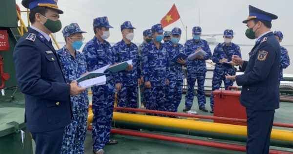 Bắt giữ tàu chở 170.000 lít xăng, dầu không có nguồn gốc trên vùng biển Hải Phòng- Quảng Ninh