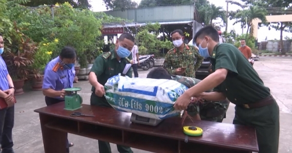 Phát hiện 21 gói nilon nghi là ma túy trôi dạt vào bờ biển Côn Đảo