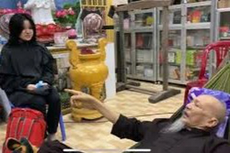 Diễm My được cho là khá ngoan ngoãn trước khi tiếp xúc với ông Lê Tùng Vân và nhóm người ở Tịnh thất Bồng Lai.