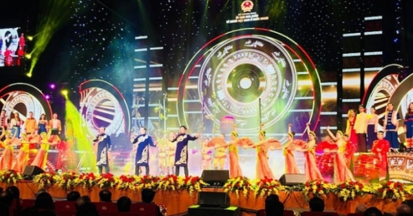 Khoảng 300 kiều bào tham dự trực tiếp Chương trình Xuân Quê hương 2022