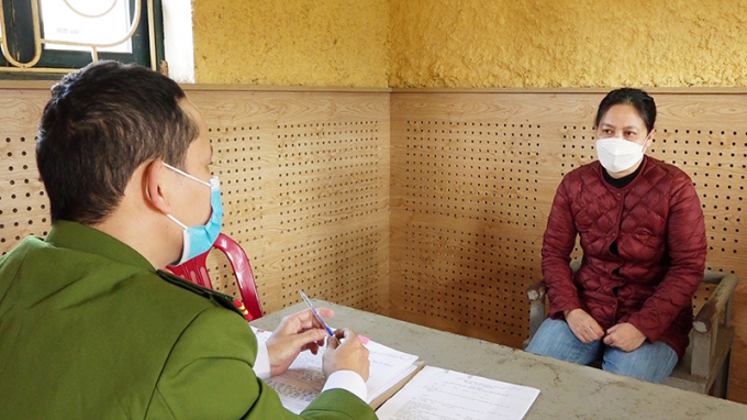 tam-giu-2-doi-tuong-lam-gia-ho-so-benh-hiem-ngheo-de-hoan-thi-hanh-an-phat-tu-121320743