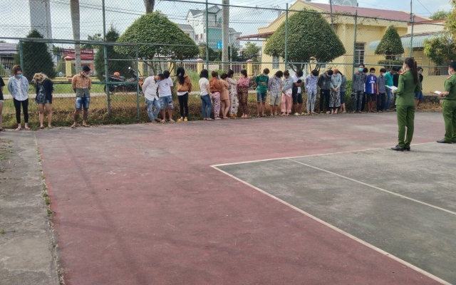 Kiểm tra quán Karaoke, phát hiện nhiều đối tượng có biểu hiện sử dụng chất ma túy