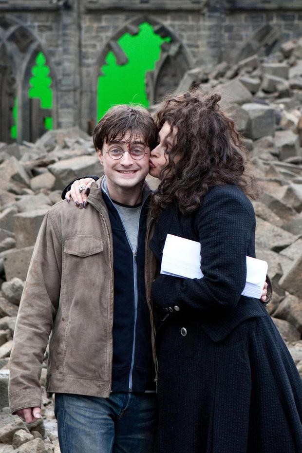 Emma Watson, Daniel Radcliffe v&agrave; Rupert Grint trong &ldquo;Kỷ niệm 20 năm Harry Potter: Trở lại Hogwarts&rdquo;.