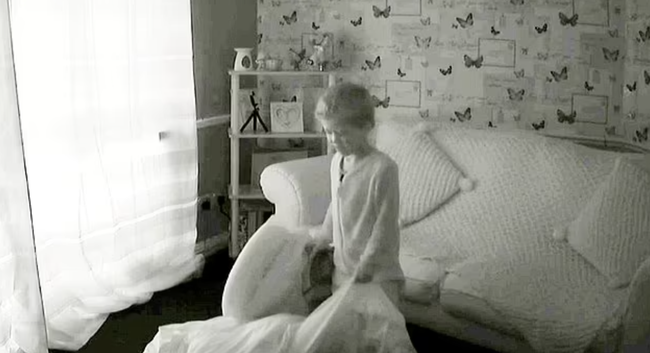 Khoảnh khắc cuối cùng của bé trai 6 tuổi được ghi lại trong tình trạng gầy ốm.