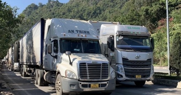 Mỗi ngày vẫn trăm xe hàng lên biên giới, Lạng Sơn lại... khuyến cáo