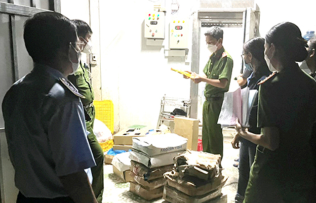 Đồng Nai: Phát hiện số lượng lớn thực phẩm không rõ nguồn gốc xuất xứ