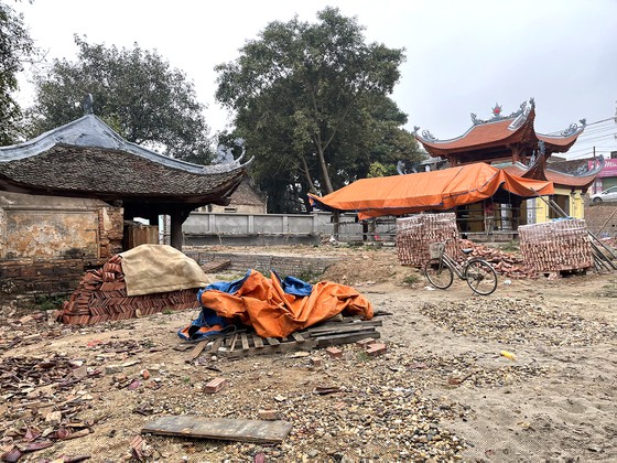 Lo lắng di tích bị xâm hại