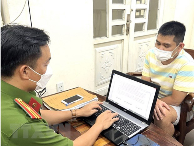 1_Dieu_tra_vien_lay_loi_khai_doi-1642333365271