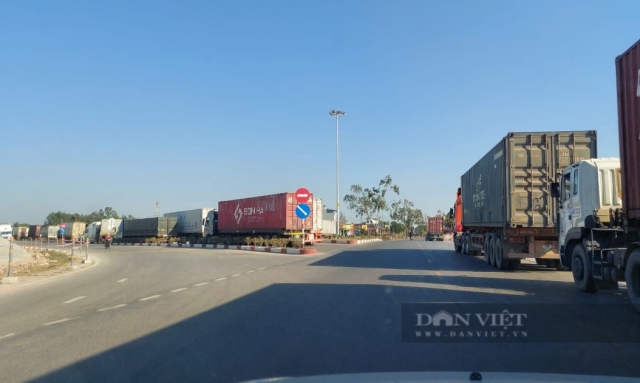 Dừng tiếp nhận xe chở nông, thủy sản đến cửa khẩu Móng Cái, Quảng Ninh