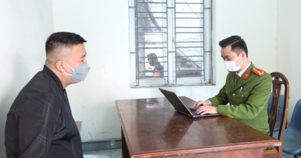 Tạm giữ đối tượng vận chuyển 12,8kg pháo nổ trên đường đi tiêu thụ