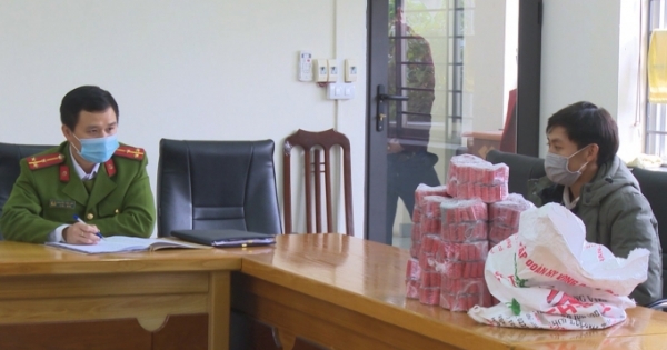 Quảng Ninh: Bắt quả tang 2 đối tượng sản xuất và mua bán trái pháo nổ trái phép