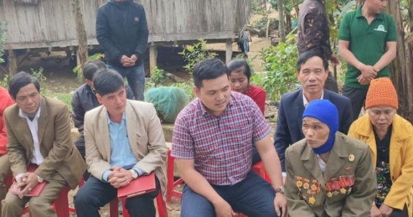 Báo PLVN giao nhà tình nghĩa cho thương binh người Vân Kiều