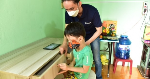 “Mang Tết cho em” sưởi ấm trái tim trẻ mồ côi vì COVID-19