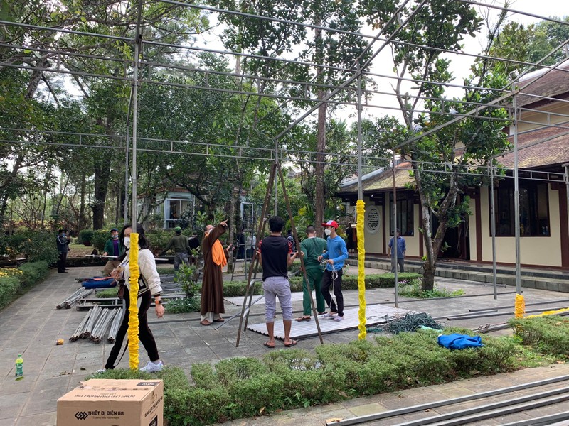 Đến trưa nay (22/1) c&ocirc;ng t&aacute;c dựng rạp vẫn đang diễn ra