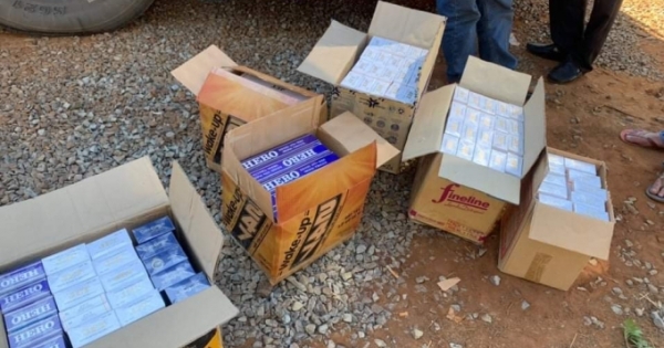 Đắk Lắk: Phát hiện xe khách chở gần 1.000 gói thuốc lá lậu.