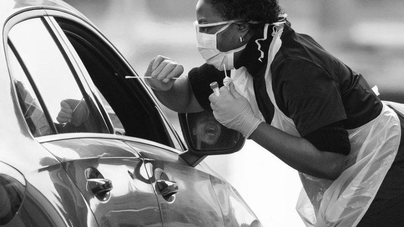 Xét nghiệm để nhanh chóng chặt đứt nguồn lây của virus. Ảnh: Ground News