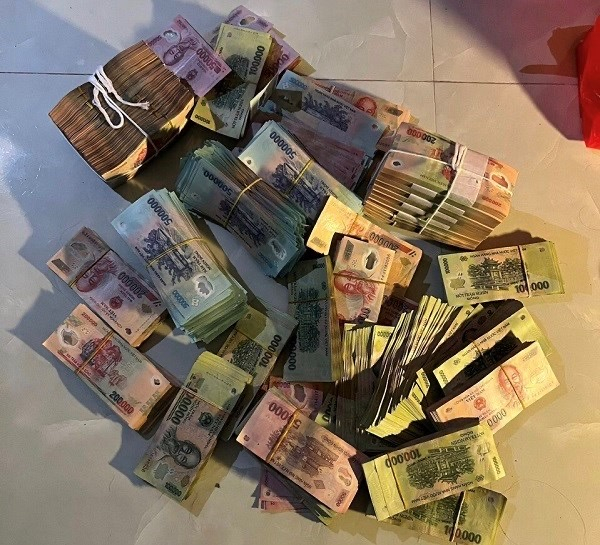 Số tiền 1,2 tỷ đồng thu giữ từ Trần Thị Thủy.