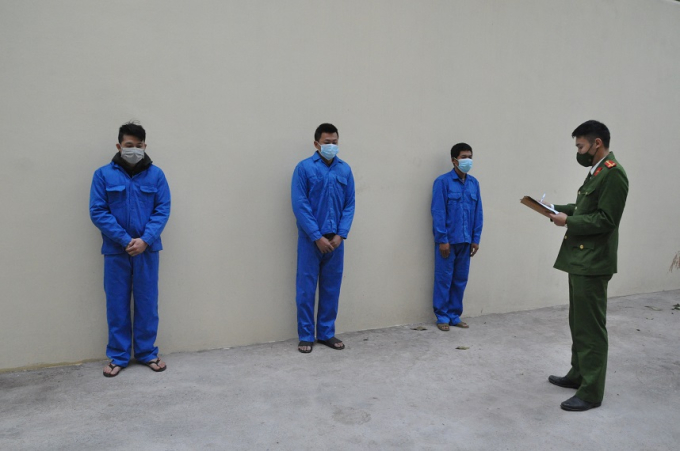 Ba đối tượng: An, Thành, Nghiệp (từ trái qua phải) tại cơ quan Công an