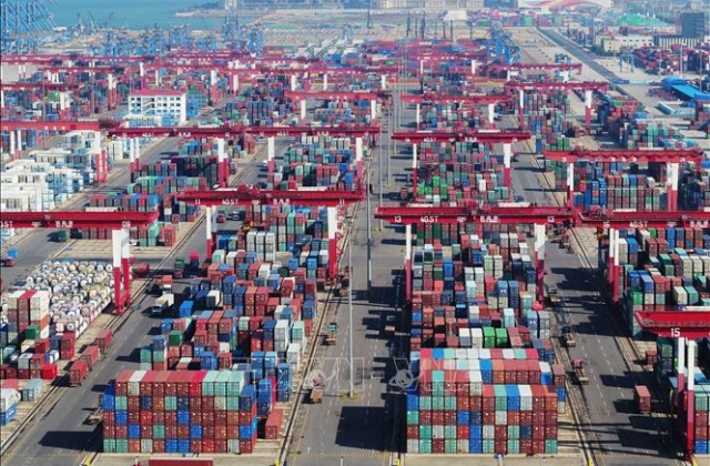 IMF hạ dự báo tăng trưởng toàn cầu do biến thể Omicron