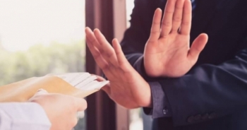 Trả lại quà sao cho đúng luật?