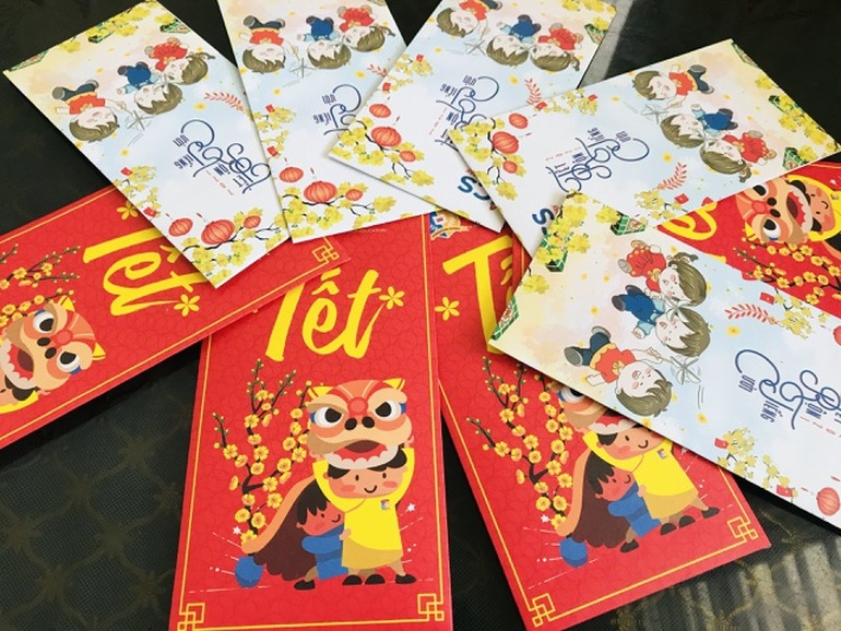 L&igrave; x&igrave;, hay mừng tuổi l&agrave; tục lệ c&oacute; từ xa xưa (Ảnh: T.L).