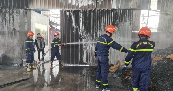 Quảng Ninh: Bà hỏa thiêu rụi xưởng sản xuất gần trăm tỷ