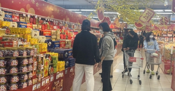 Hàng hóa dồi dào, khuyến mãi sâu dịp Tết Nguyên Đán 2023