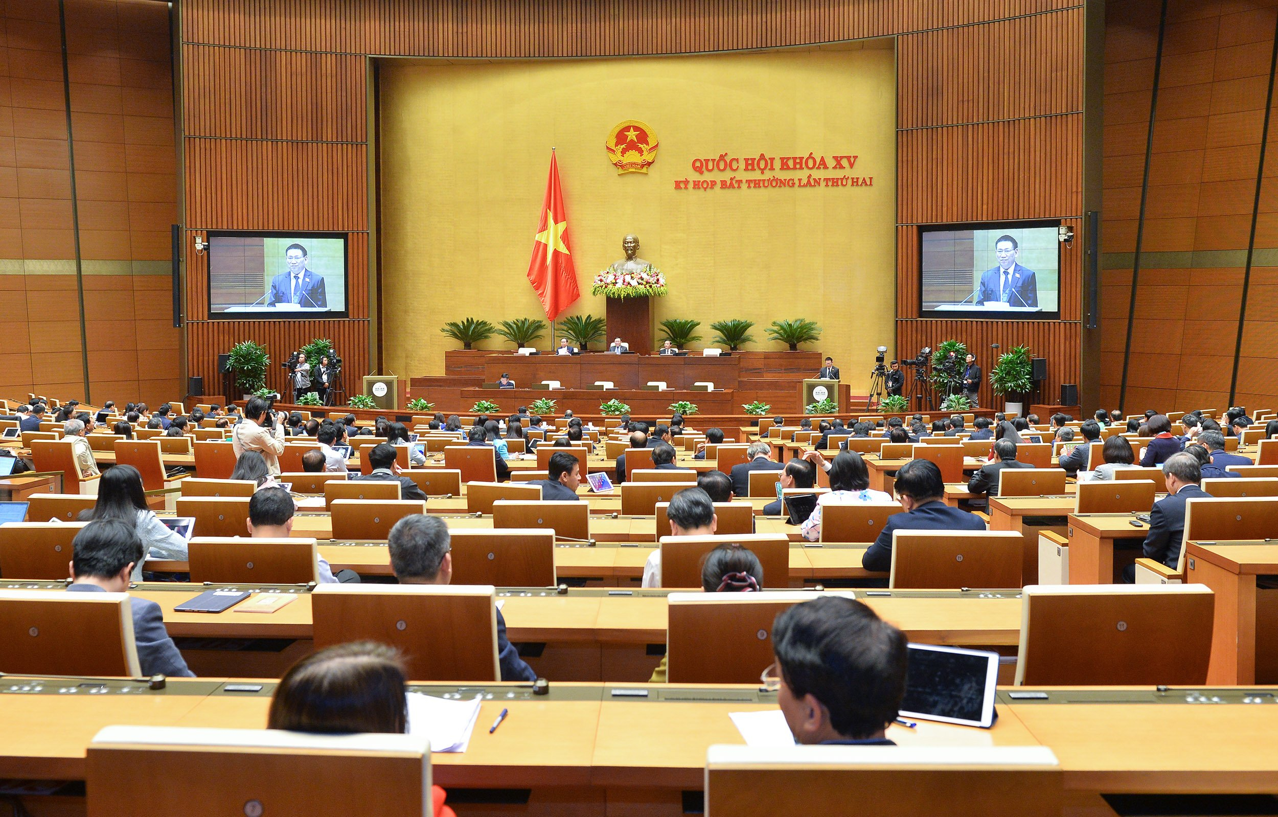 Quốc hội đã thông qua Nghị quyết tiếp tục thực hiện một số chính sách trong phòng, chống dịch và cho phép tiếp tục sử dụng giấy đăng ký lưu hành thuốc hết hiệu lực từ 1/1/2023 chưa kịp gia hạn.