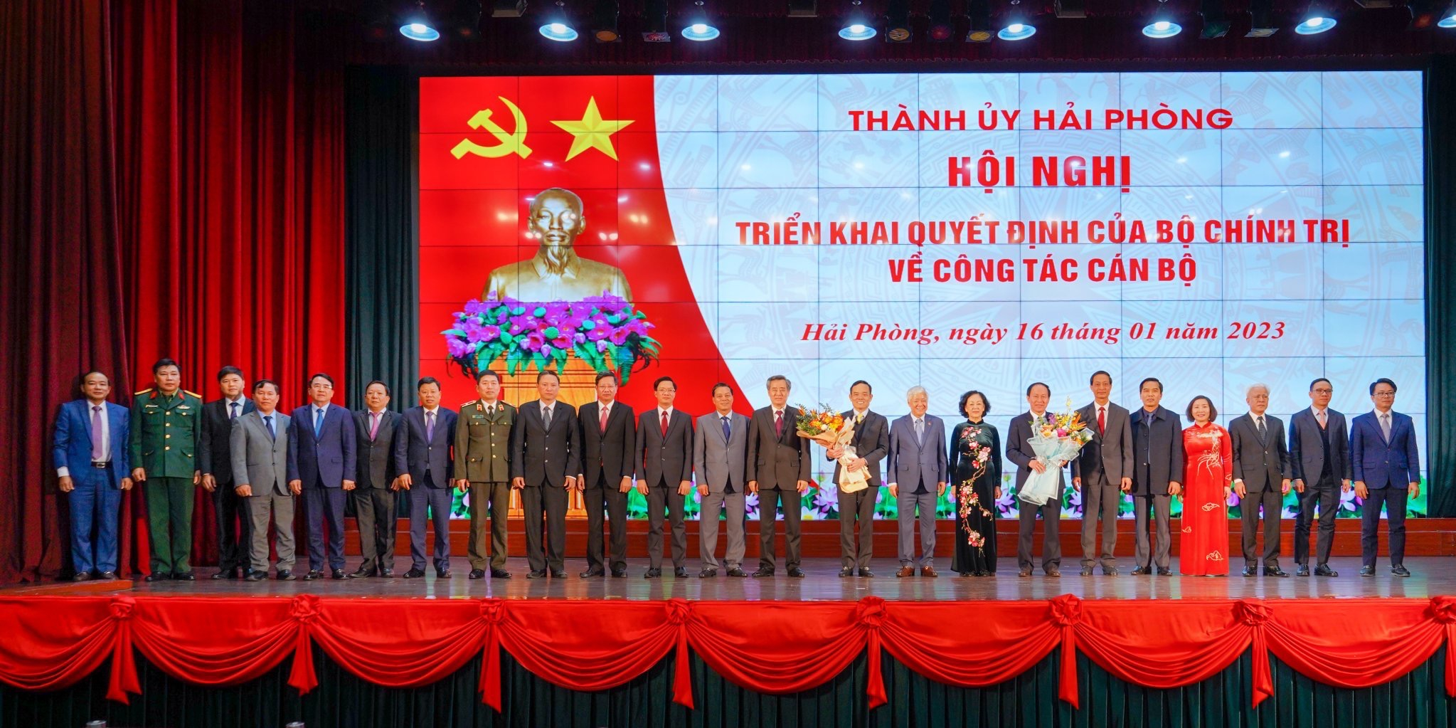 Các đồng chí lãnh đạo Đảng, Nhà nước cùng tập thể Ban Thường vụ Thành ủy Hải Phòng