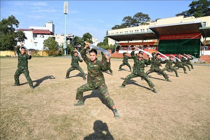 Đại đội trinh s&aacute;t, ph&ograve;ng tham mưu, Bộ Chỉ huy Qu&acirc;n sự tỉnh huấn luyện v&otilde; thuật, sẵn s&agrave;ng chiến đấu dịp Tết. Ảnh: Thanh V&acirc;n/TTXVN