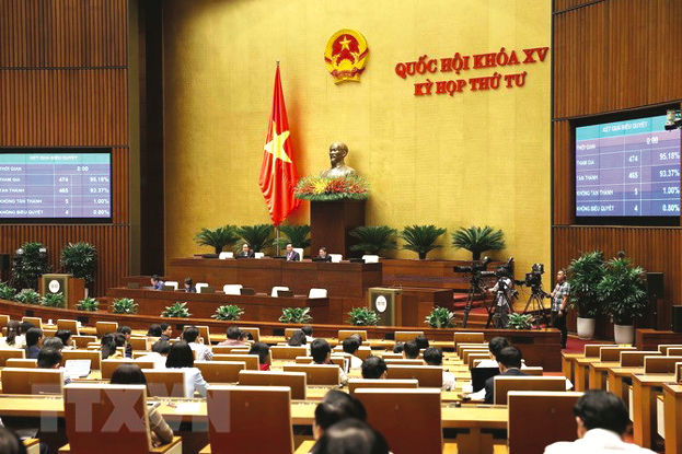 Quốc hội biểu quyết thông qua Luật Phòng, chống bạo lực gia đình-sửa đổi. (Ảnh TTXVN)