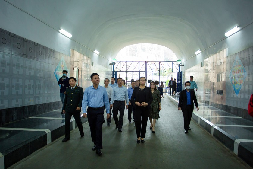 bo-truong-le-thanh-long-trong-chuyen-tham-va-lam-viec-tai-hoa-binh-thang-32022-sua-7889