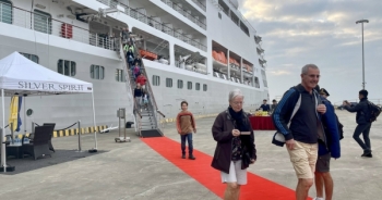 500 du khách đáp du thuyền "xông đất" Quảng Ninh đầu năm Qúy Mão